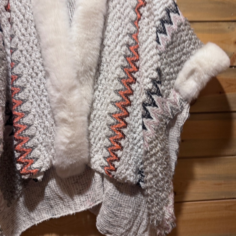 Boho Faux Fur‎ Trim Knit Poncho Wrap Zigzag Cream Orange Grey Festival - Picture 4 of 6